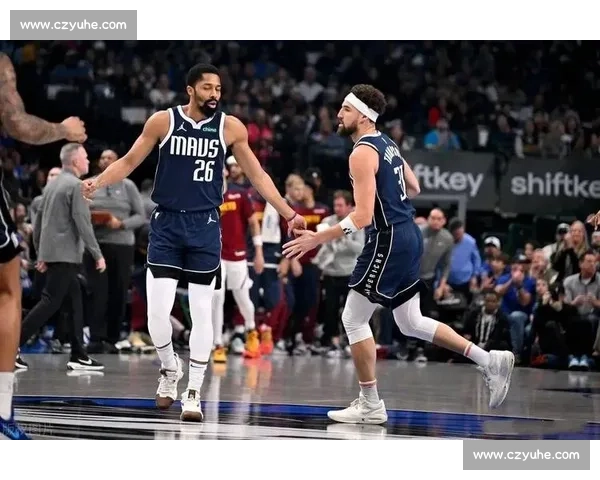 拉塞尔两年 1300 万加盟独行侠 东契奇后场新搭档填补欧文空缺 拉塞尔两年 1300 万加盟独行侠 东契奇后场新搭档填补欧文空缺