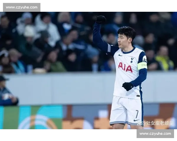 女记者撑伞引争议:孙兴慜的「礼貌」与韩国社会的性别困局 女记者撑伞引争议:孙兴慜的「礼貌」与韩国社会的性别困局