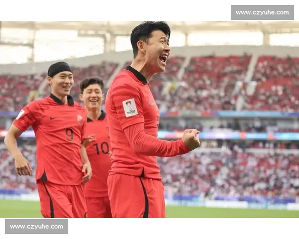 女记者撑伞引争议:孙兴慜的「礼貌」与韩国社会的性别困局 女记者撑伞引争议:孙兴慜的「礼貌」与韩国社会的性别困局